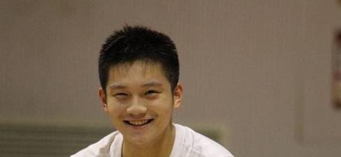 陈梦吃瓜看马龙,一场别开生面的网球盛宴