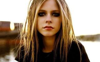 艾薇儿吃网纹瓜,甜蜜滋味引发全网热议