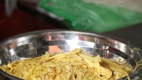 今天立春吃瓜馅饺子,尝鲜瓜馅饺子，迎接春意盎然时节